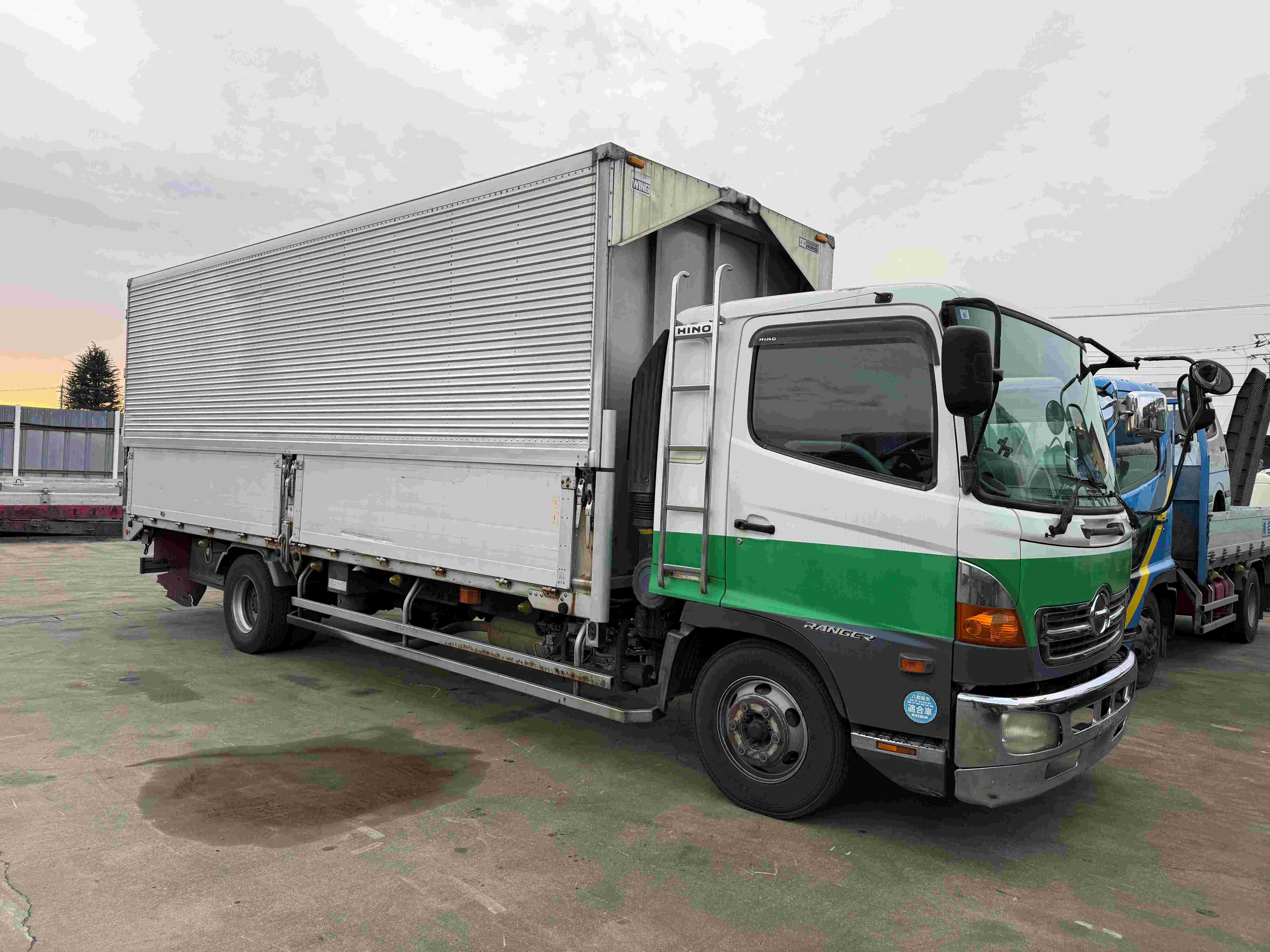 日野 レンジャー アルミウイング